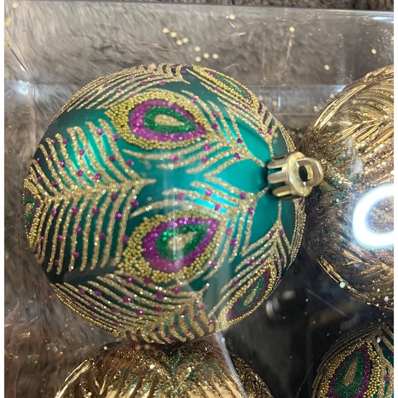 🌺 Holiday Lane Set of 4 Peacock Gold Holiday Ornaments - Picture 3 of 4